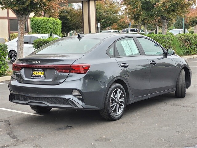 2024 Kia Forte LXS photo 4