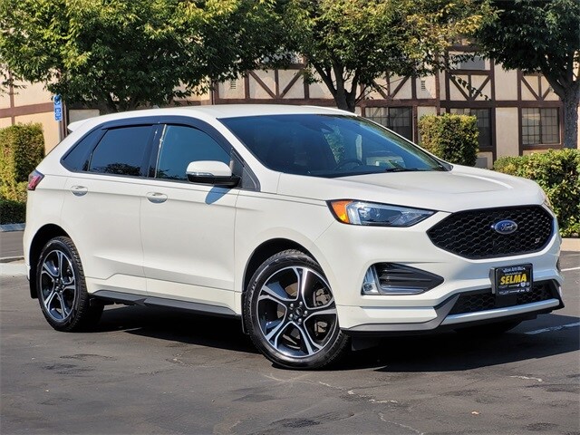 2022 Ford Edge ST photo 2