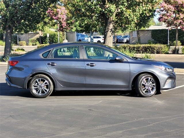 2023 Kia Forte LXS photo 3