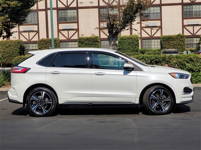 2022 Ford Edge ST photo 3