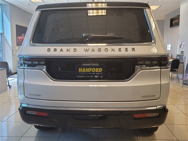 2023 Jeep Grand Wagoneer III photo 4