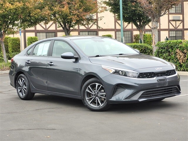 2024 Kia Forte LXS photo 2