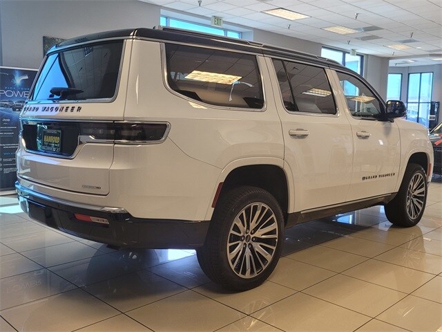 2023 Jeep Grand Wagoneer III photo 3