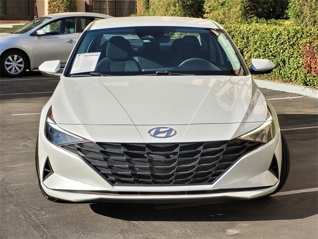 2022 Hyundai Elantra SEL photo 2