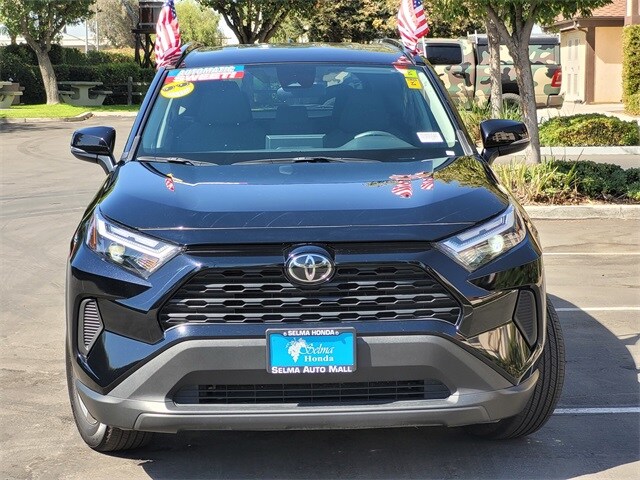 2024 Toyota RAV4 XLE photo 3