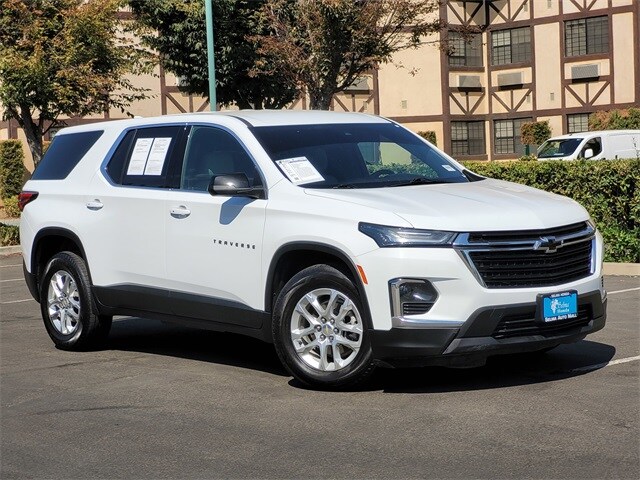 2022 Chevrolet Traverse 1LS photo 2