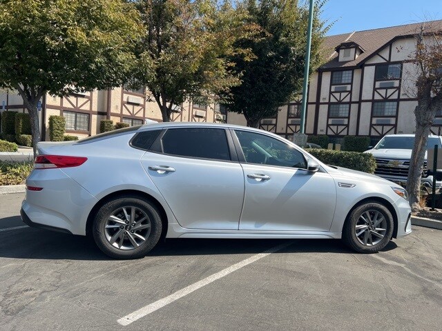 2019 Kia Optima LX photo 3