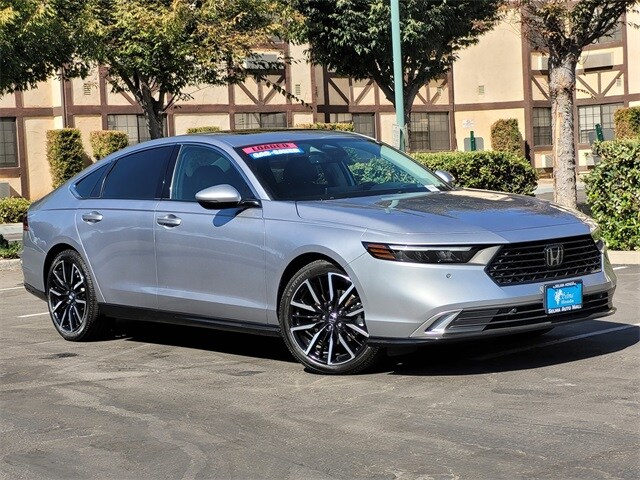 2023 Honda Accord Hybrid Touring photo 2