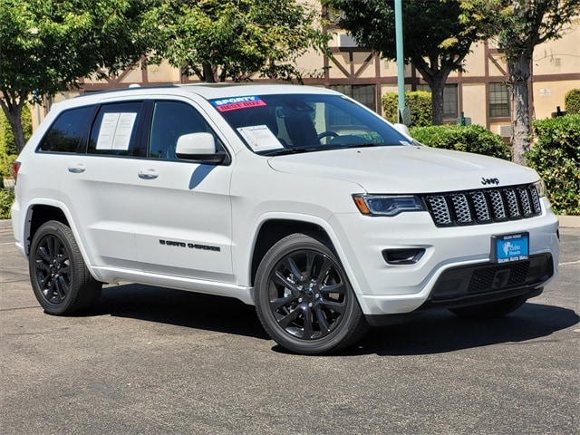 Used 2022 Jeep Grand Cherokee WK Laredo X with VIN 1C4RJEAG8NC153406 for sale in Selma, CA