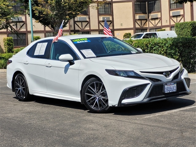Used 2022 Toyota Camry SE with VIN 4T1G11AKXNU664853 for sale in Selma, CA