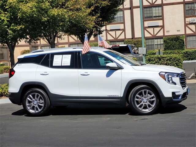 2024 Gmc Terrain SLT photo 3