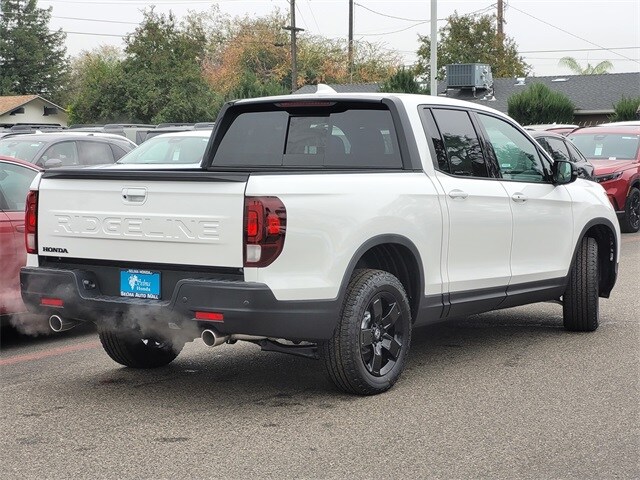 2026 Honda Ridgeline Black Edition photo 4