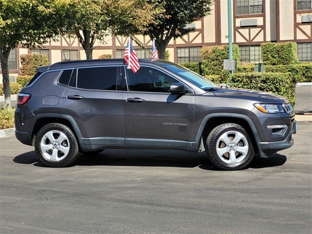 2018 Jeep Compass Latitude photo 2