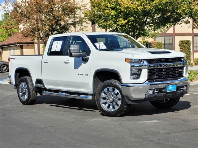 2023 Chevrolet Silverado 2500HD LT photo 2