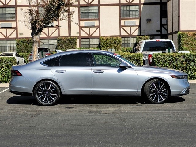 2023 Honda Accord Hybrid Touring photo 3