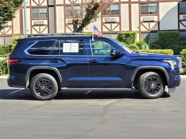 2024 Toyota Sequoia SR5 photo 4