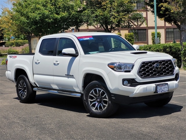 Used 2021 Toyota Tacoma TRD Sport with VIN 3TMCZ5AN5MM425727 for sale in Selma, CA