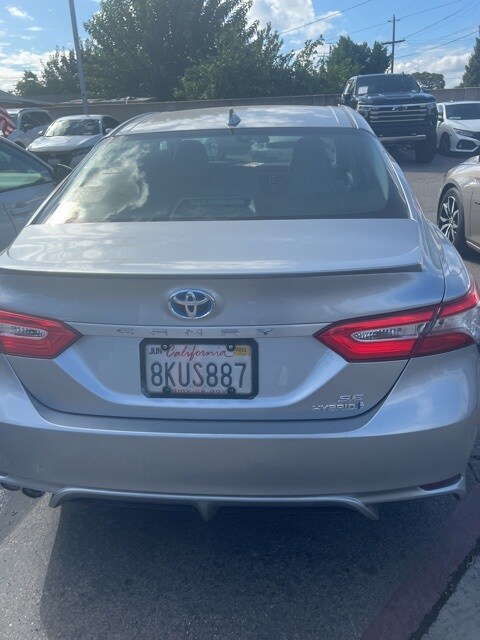 2019 Toyota Camry Hybrid SE photo 3