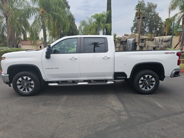 2023 Chevrolet Silverado 2500HD LT photo 3