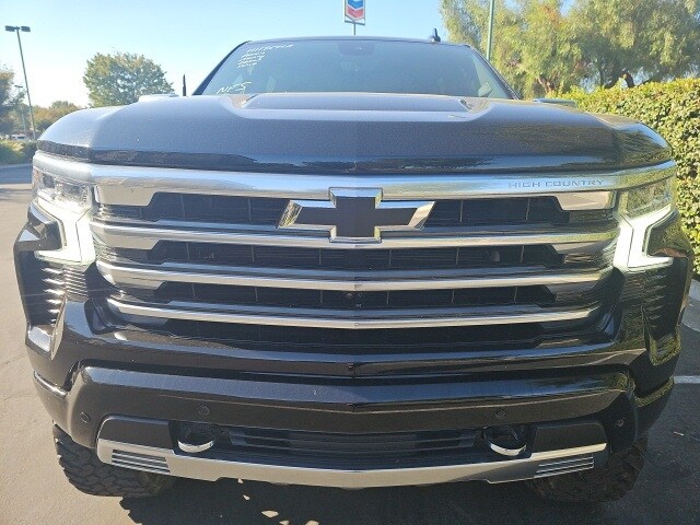 2023 Chevrolet Silverado 1500 High Country photo 3