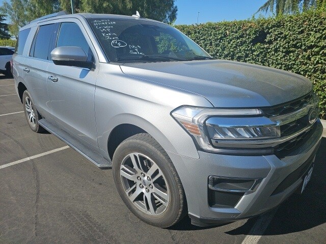 2022 Ford Expedition Limited photo 2