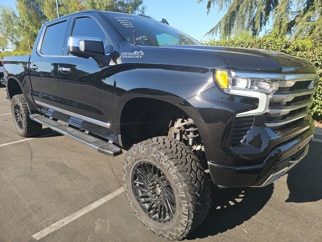 2023 Chevrolet Silverado 1500 High Country photo 2
