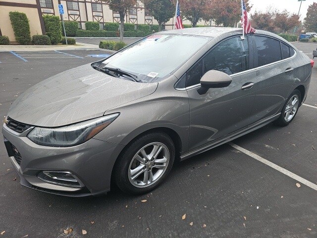2017 Chevrolet Cruze LT photo 3