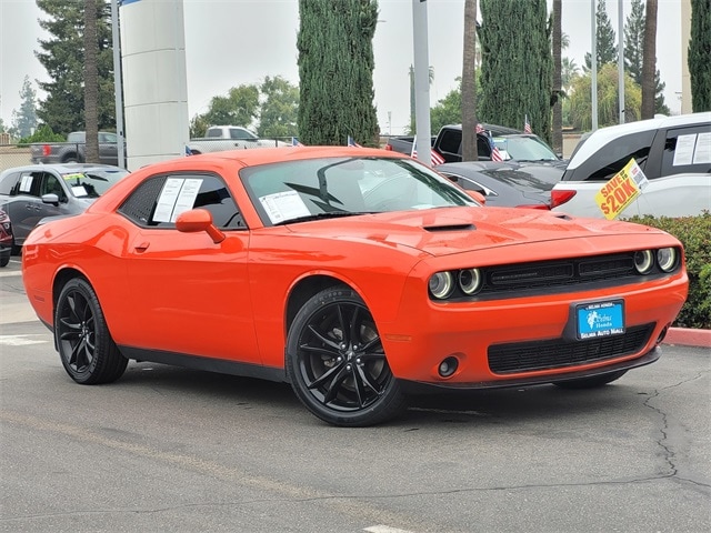 Used 2018 Dodge Challenger SXT with VIN 2C3CDZAGXJH251658 for sale in Selma, CA