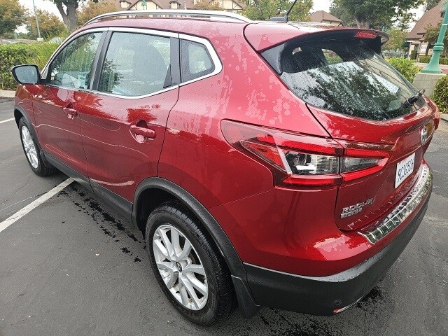 2022 Nissan Rogue Sport SV photo 2