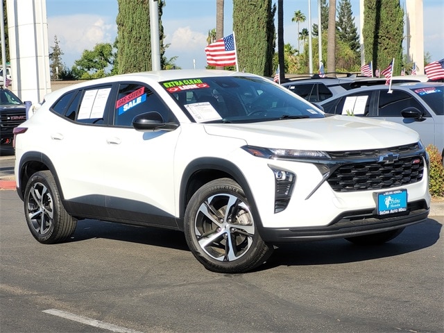 Used 2024 Chevrolet Trax RS with VIN KL77LGE22RC039142 for sale in Selma, CA