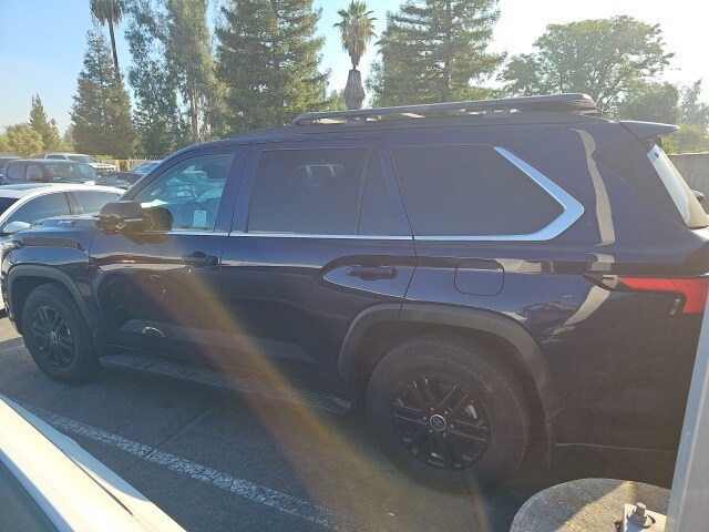 2024 Toyota Sequoia SR5 photo 4