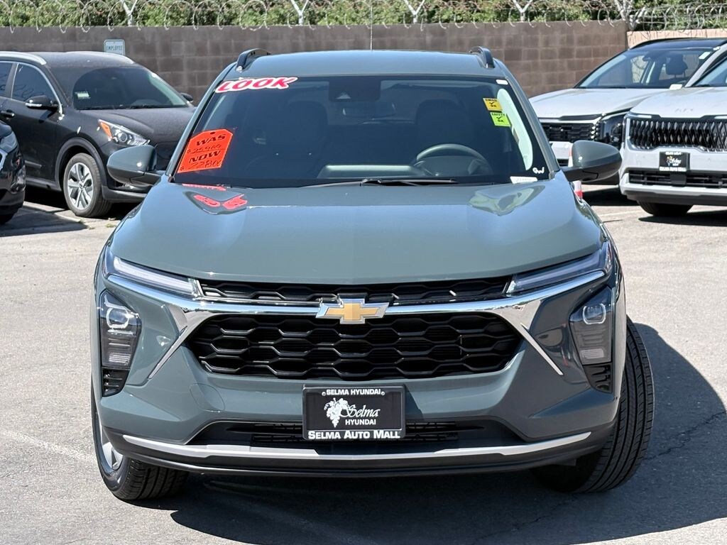 Used 2025 Chevrolet Trax LT SUV