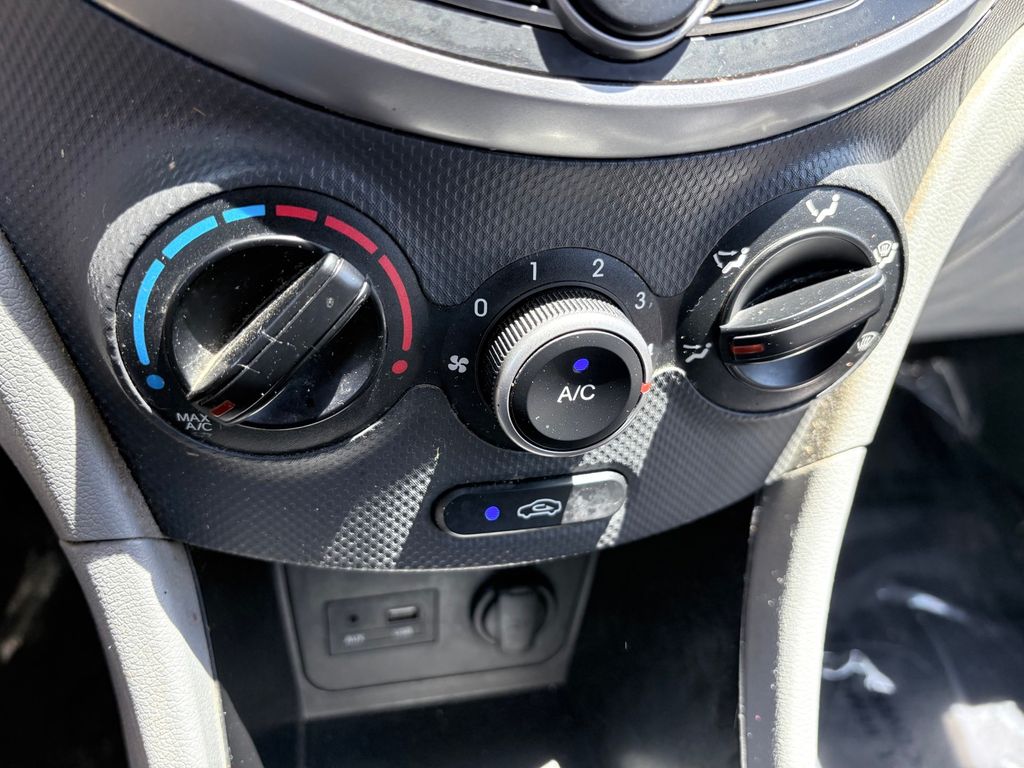 2016 Hyundai Accent SE - Photo 15