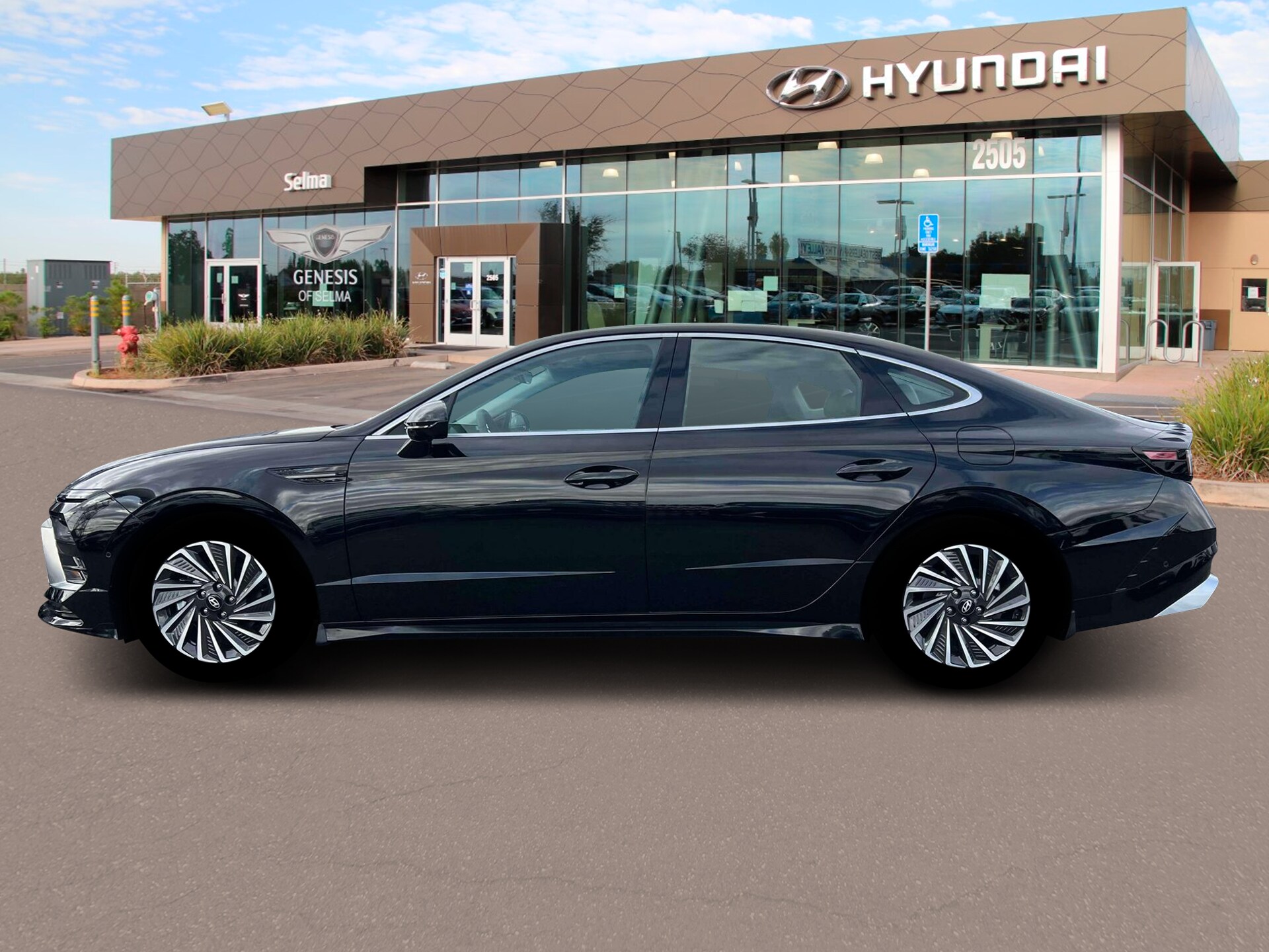 2025 Hyundai Sonata Hybrid Limited photo 3