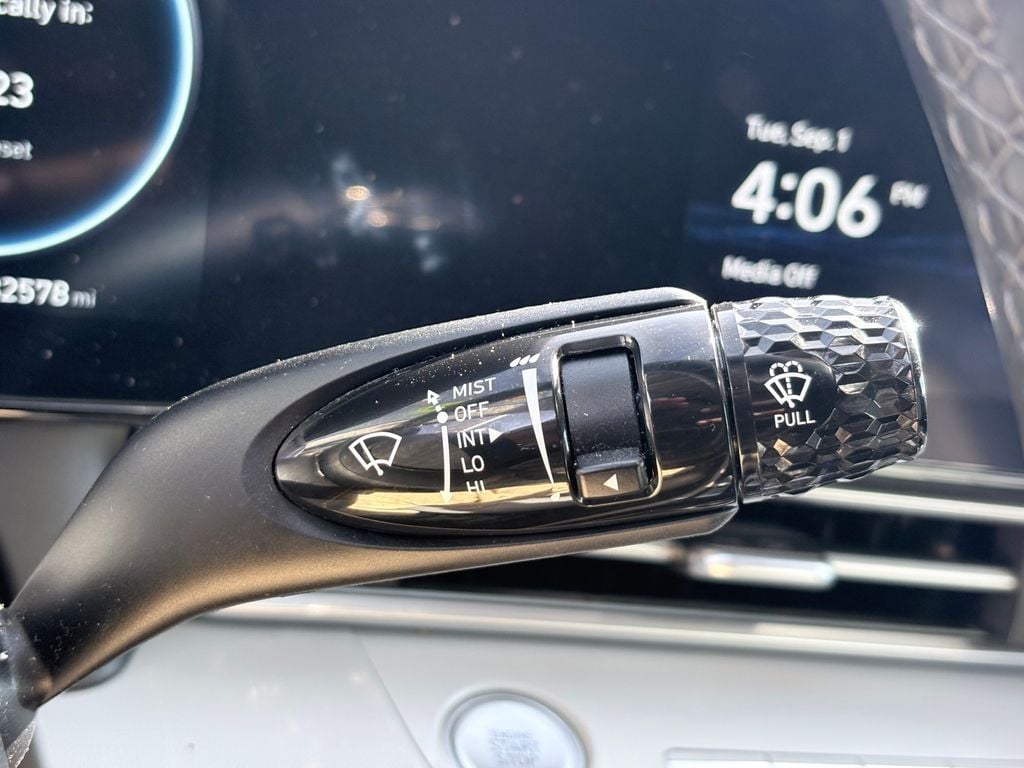 2023 Hyundai Elantra Limited - Photo 16