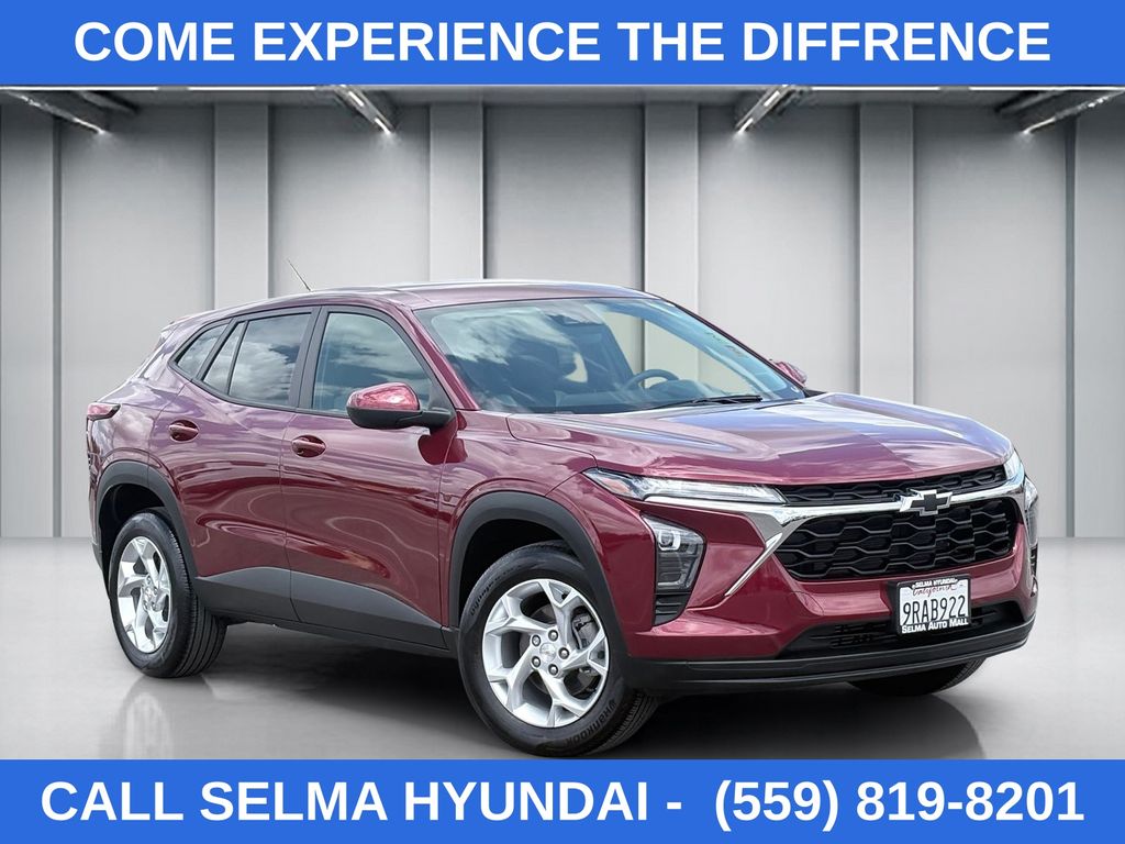 2024 Chevrolet Trax LS's photo