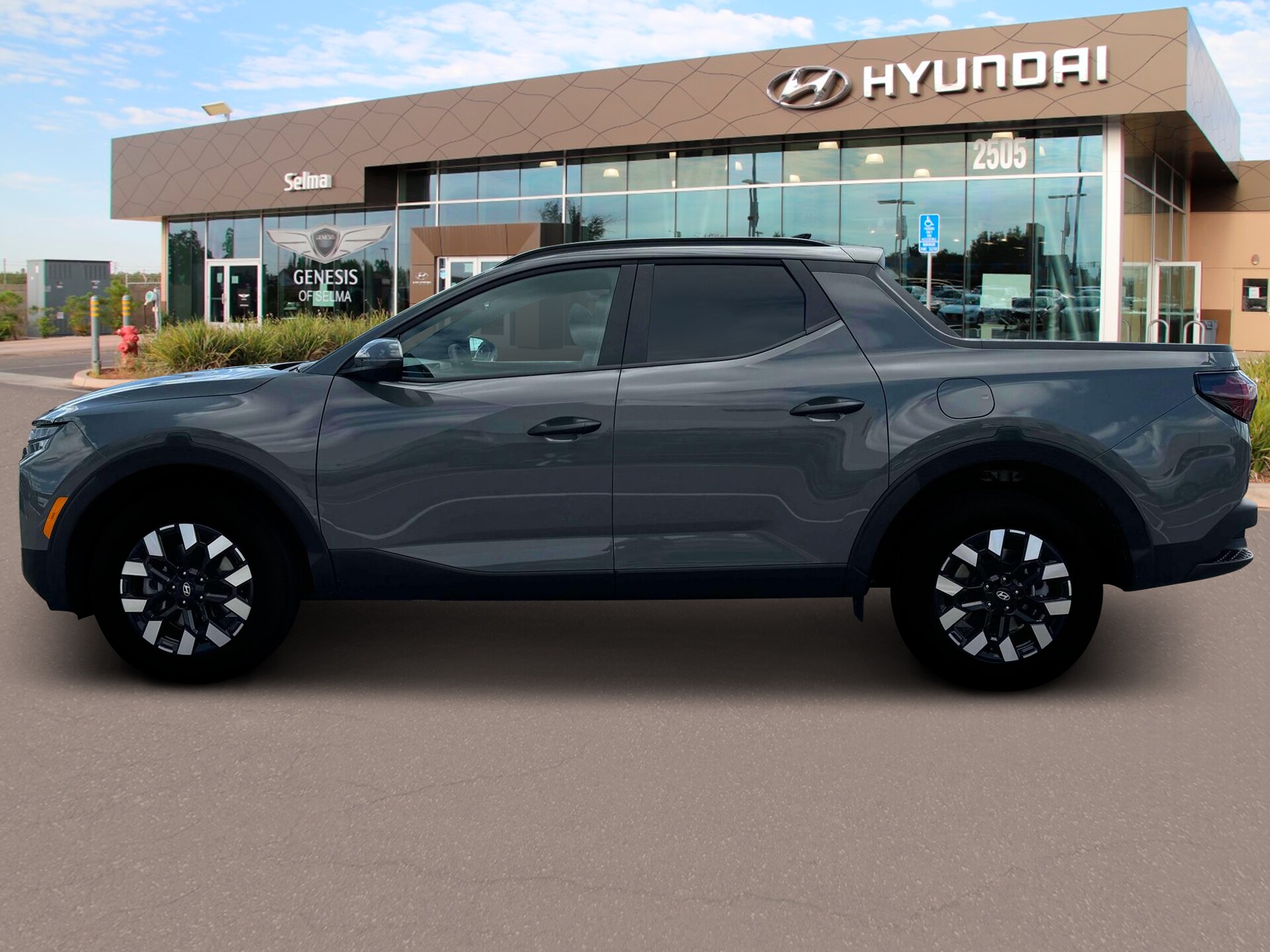 2025 Hyundai Santa Cruz SEL Activity photo 3