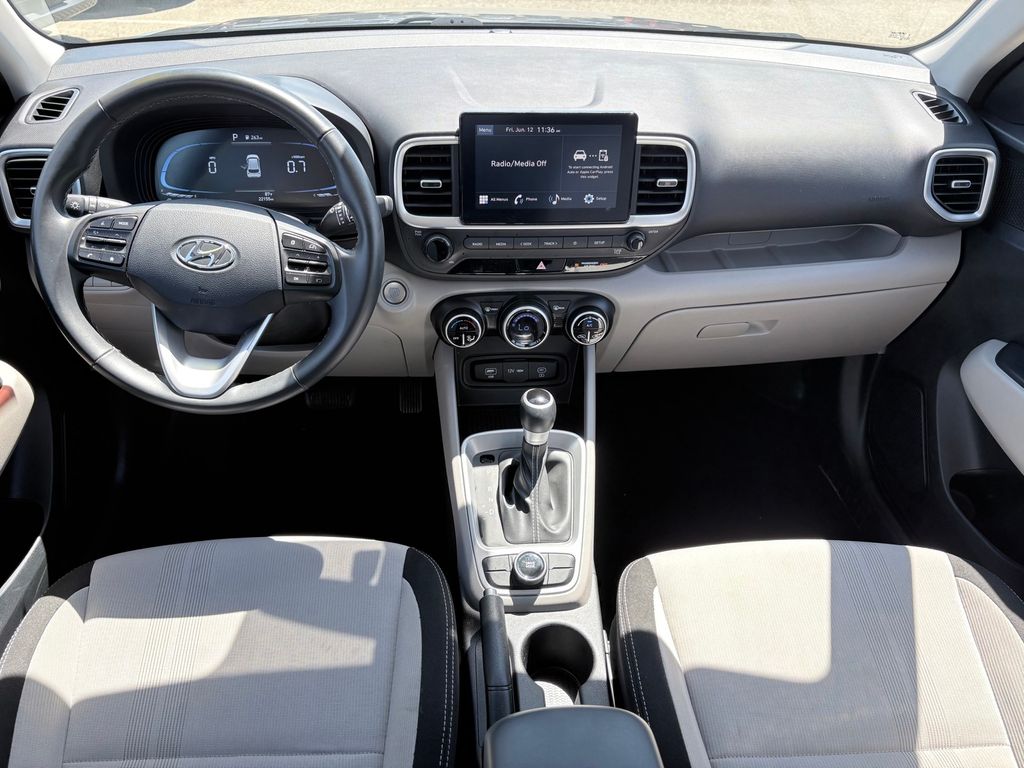 2025 Hyundai Venue SEL - Photo 10