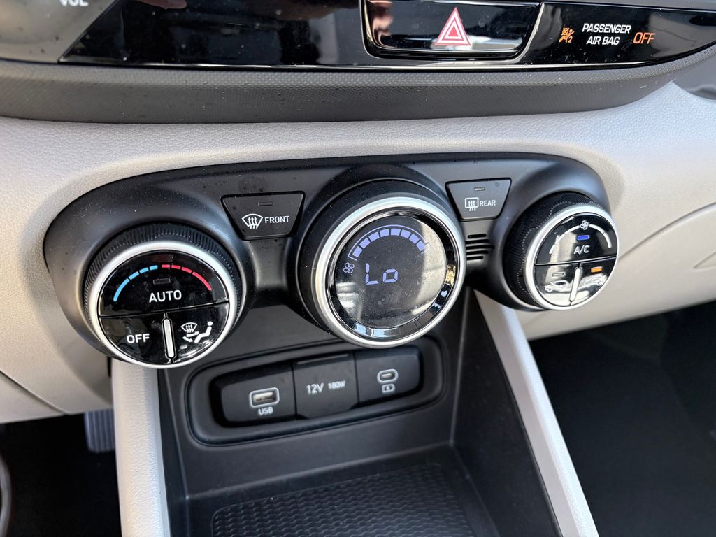 2025 Hyundai Venue SEL - Photo 21