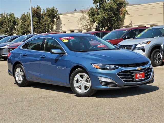 2024 Chevrolet Malibu 1LT photo 2
