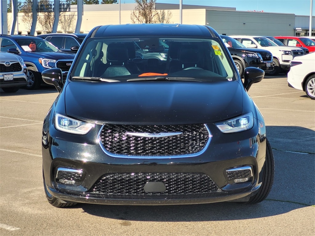 Used 2024 Chrysler Pacifica Touring L Minivan/Van