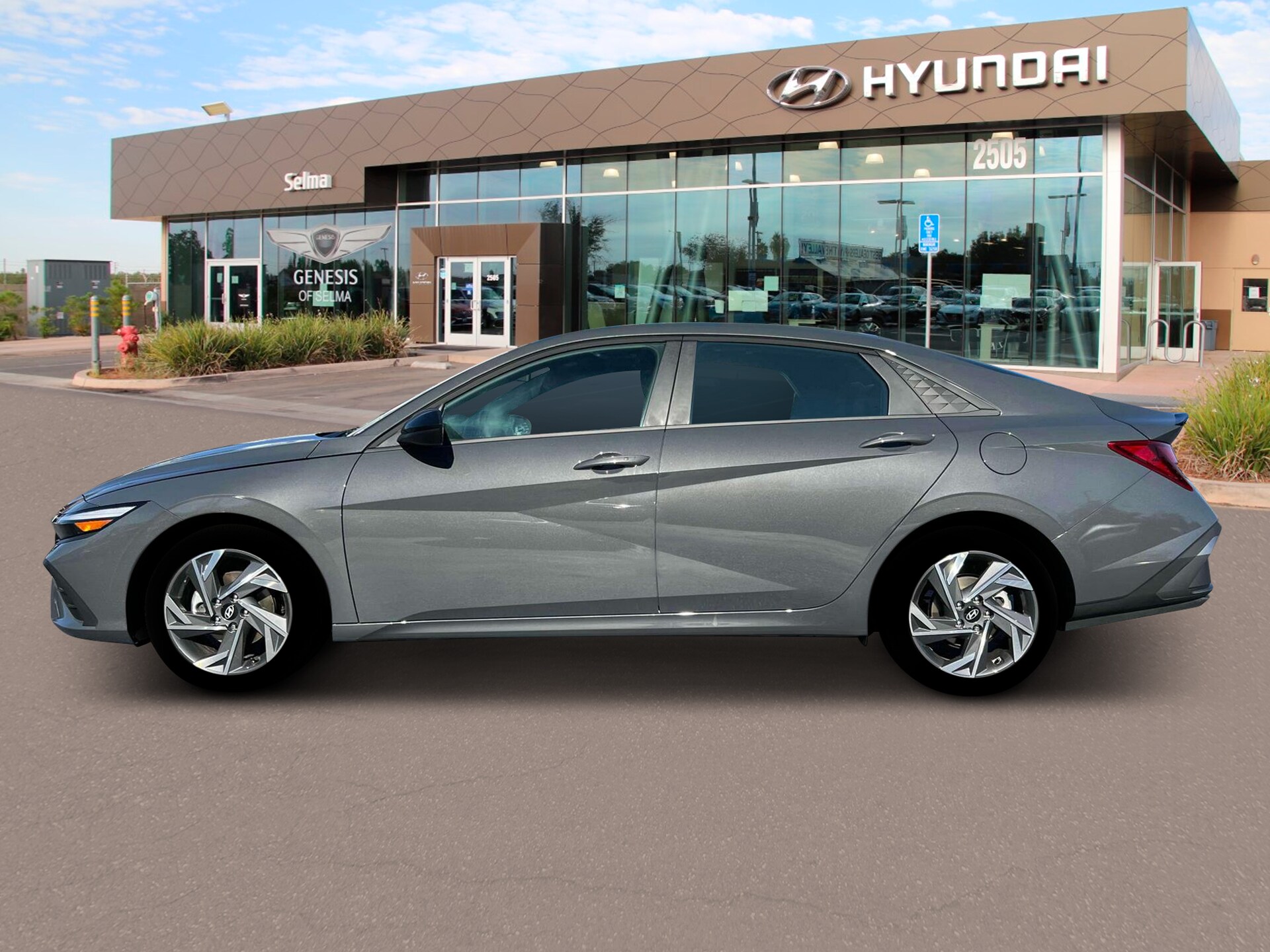 2025 Hyundai Elantra SEL Sport photo 2