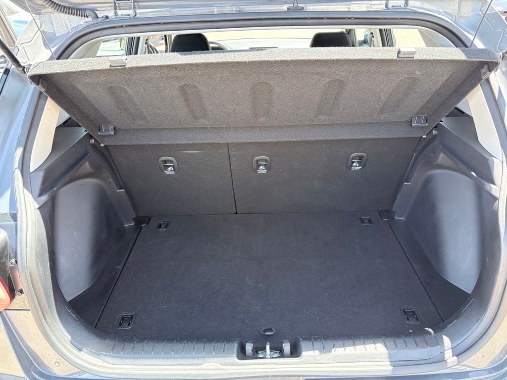 2025 Hyundai Venue SEL - Photo 29