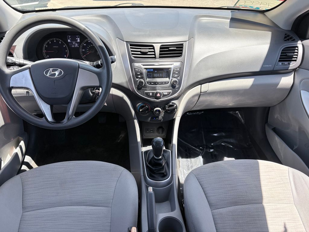 2016 Hyundai Accent SE - Photo 8