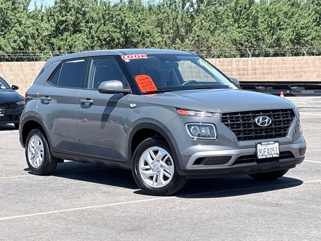 Used 2025 Hyundai Venue SE SUV