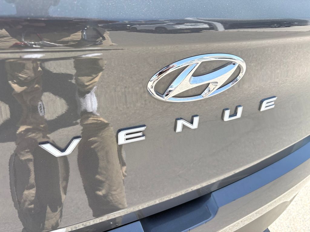 2025 Hyundai Venue SEL - Photo 28