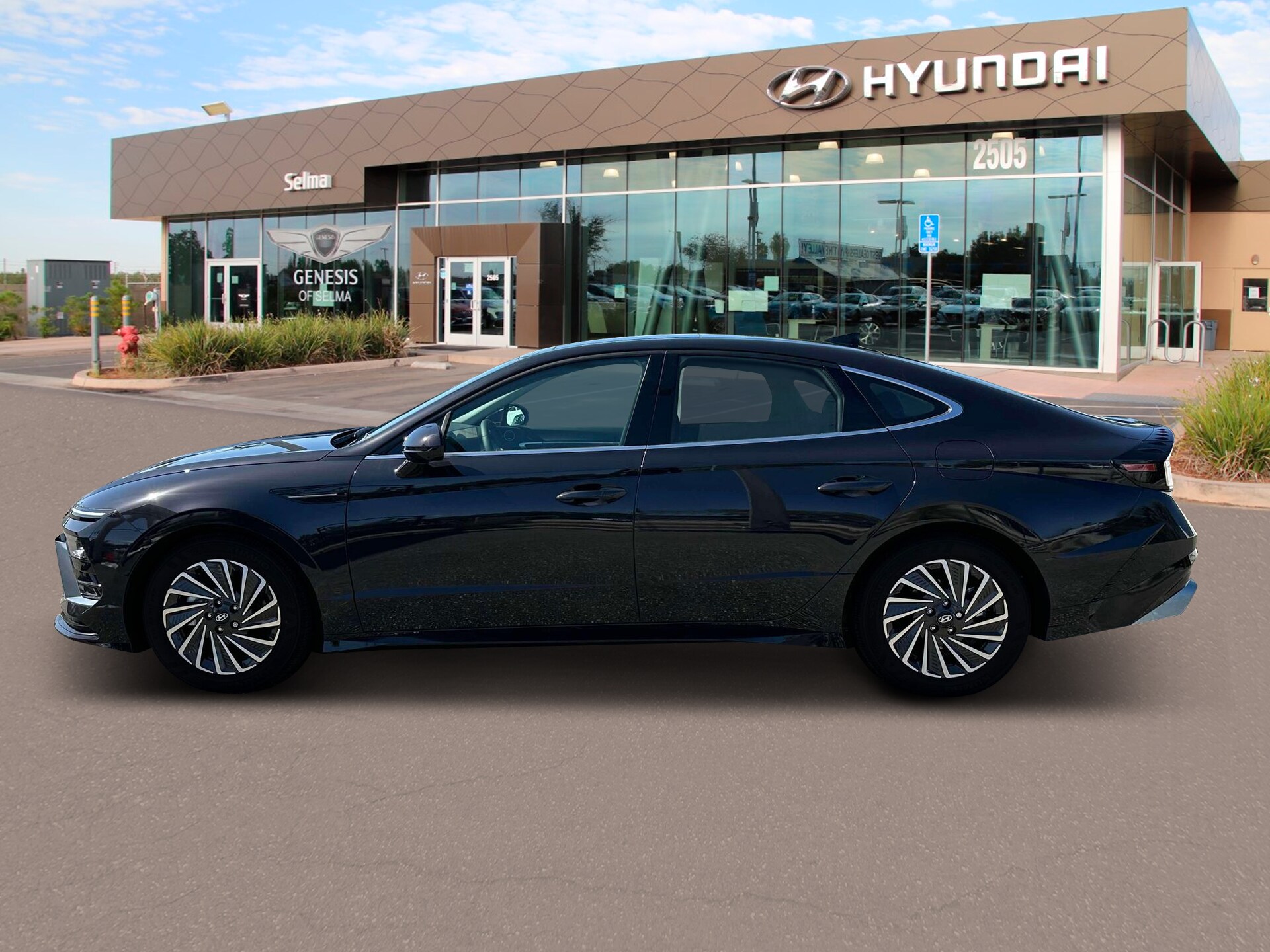 2025 Hyundai Sonata Hybrid Limited photo 3
