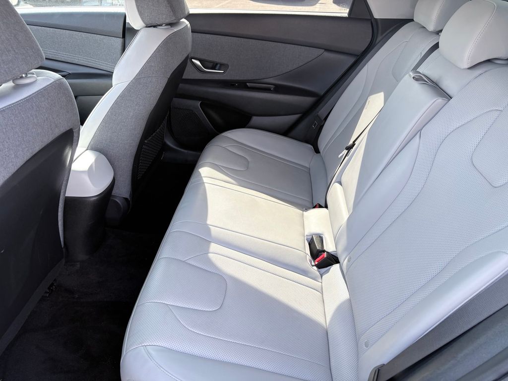 2023 Hyundai Elantra Limited - Photo 7