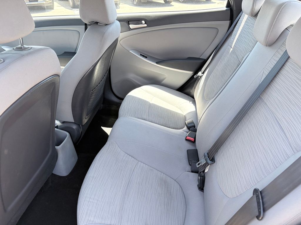2016 Hyundai Accent SE - Photo 7