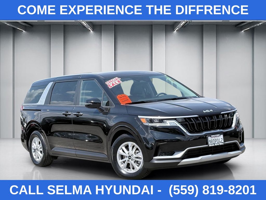 2024 Kia Sedona LX Seat Pkg's photo